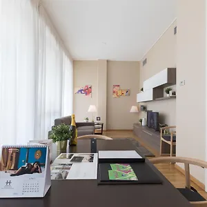 Διαμέρισμα Hemeras Boutique Homes - Design Near Duomo Cathedral, Μιλάνο